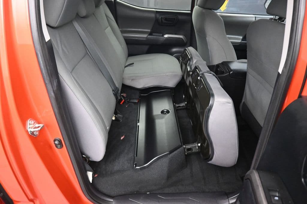2016 Toyota Tacoma SR5 V6, photo 35 of 59