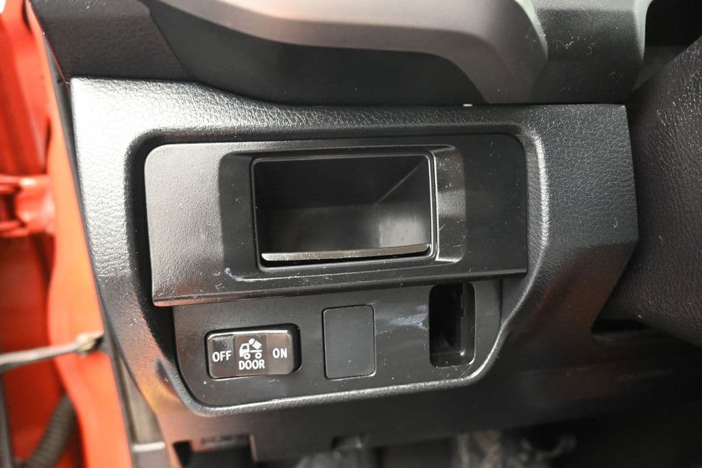 2016 Toyota Tacoma SR5 V6, photo 23 of 59