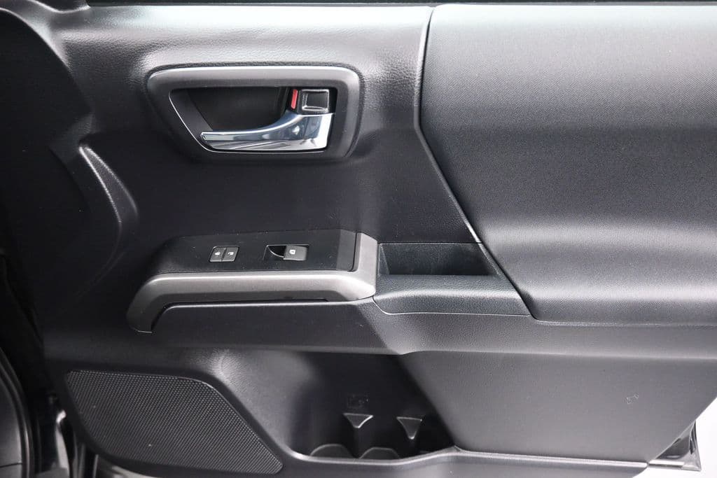 2020 Toyota Tacoma TRD Off-Road V6, photo 39 of 58