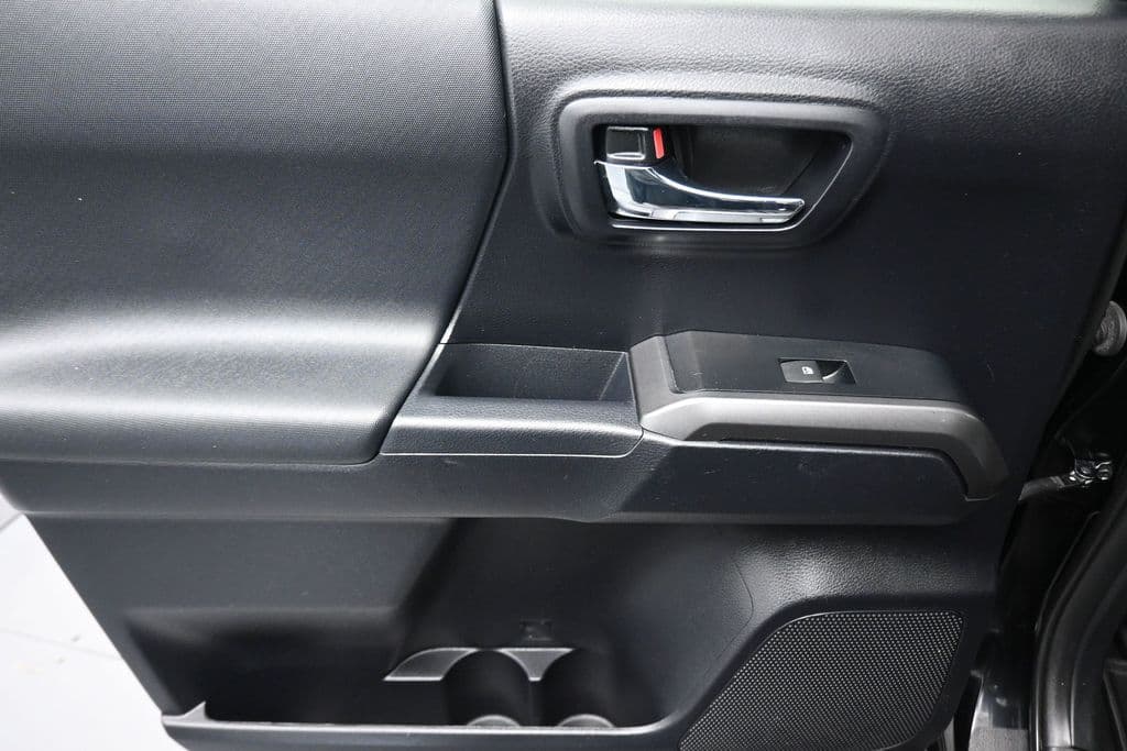 2020 Toyota Tacoma TRD Off-Road V6, photo 27 of 58