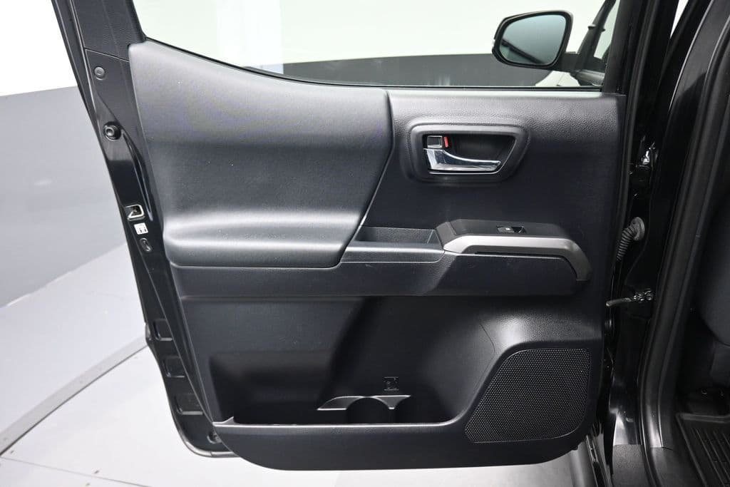 2020 Toyota Tacoma TRD Off-Road V6, photo 26 of 58