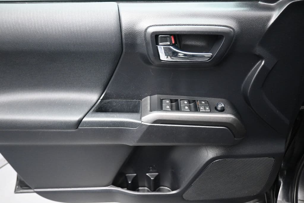 2020 Toyota Tacoma TRD Off-Road V6, photo 10 of 58