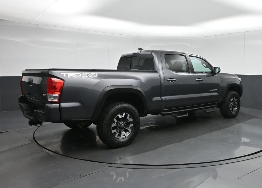 2017 Toyota Tacoma TRD Off-Road V6, photo 7 of 62
