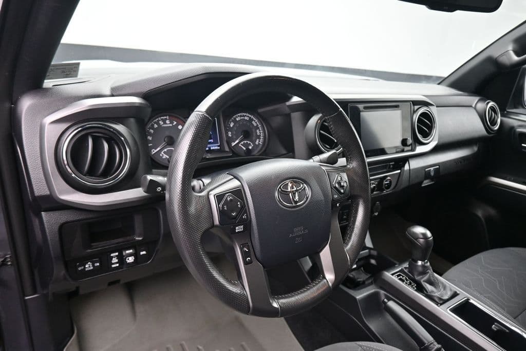 2017 Toyota Tacoma TRD Off-Road V6, photo 12 of 62