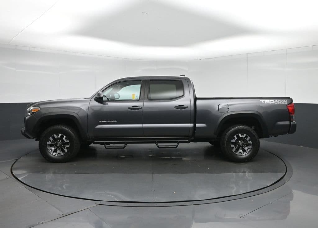 2017 Toyota Tacoma TRD Off-Road V6, photo 4 of 62