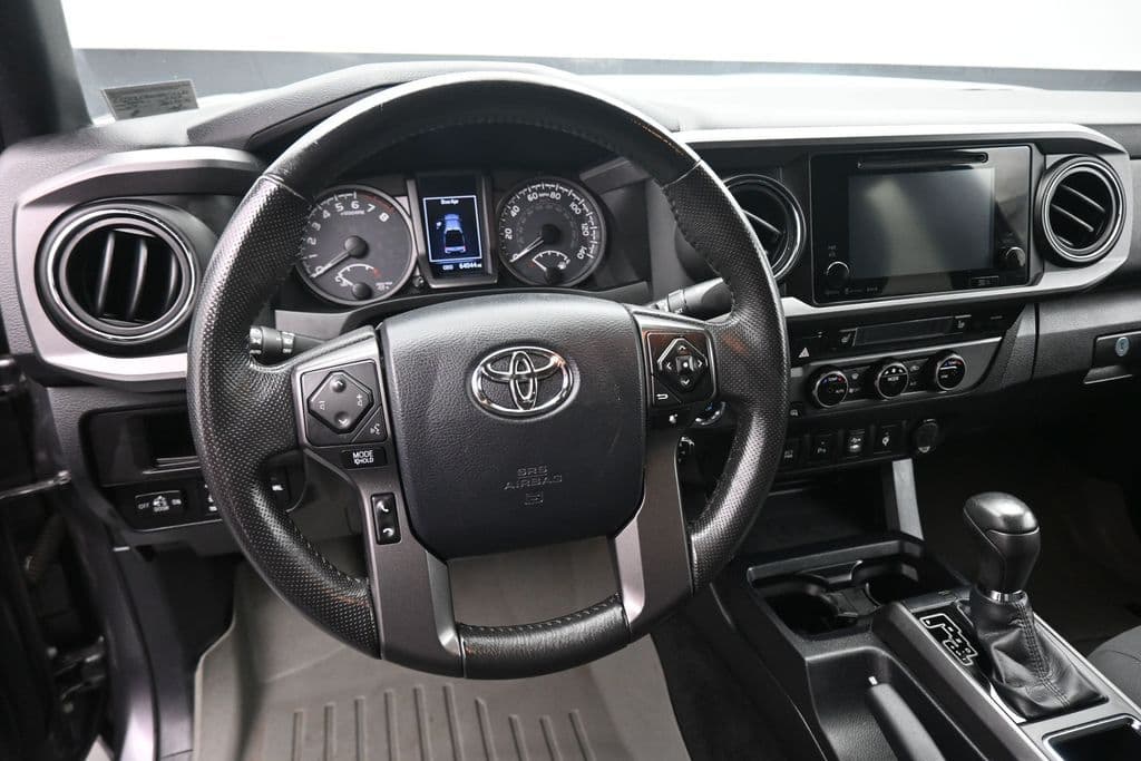 2017 Toyota Tacoma TRD Off-Road V6, photo 13 of 62