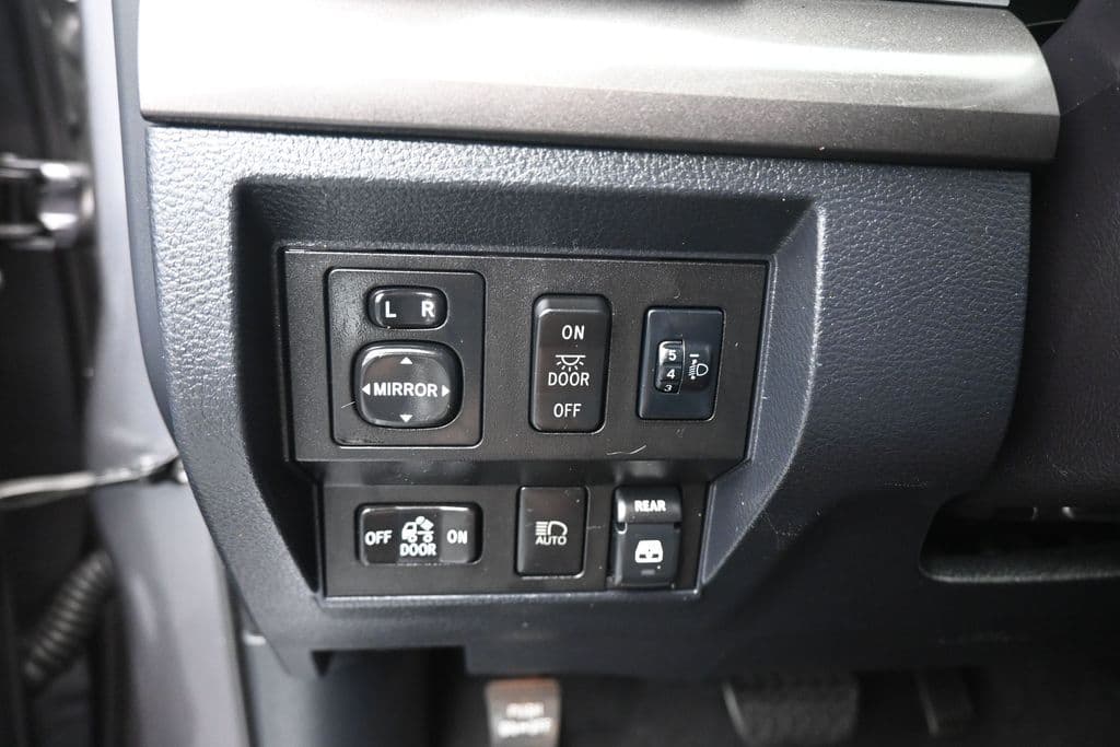 2019 Toyota Tundra SR5 CrewMax, photo 25 of 58