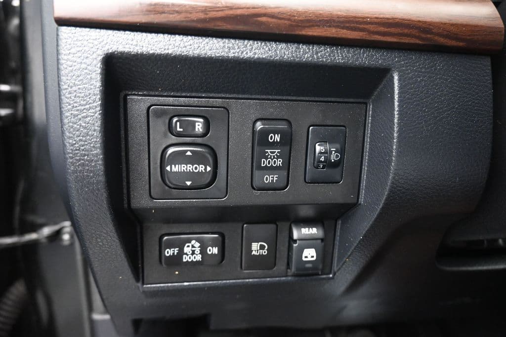 2018 Toyota Tundra Limited CrewMax, photo 28 of 64