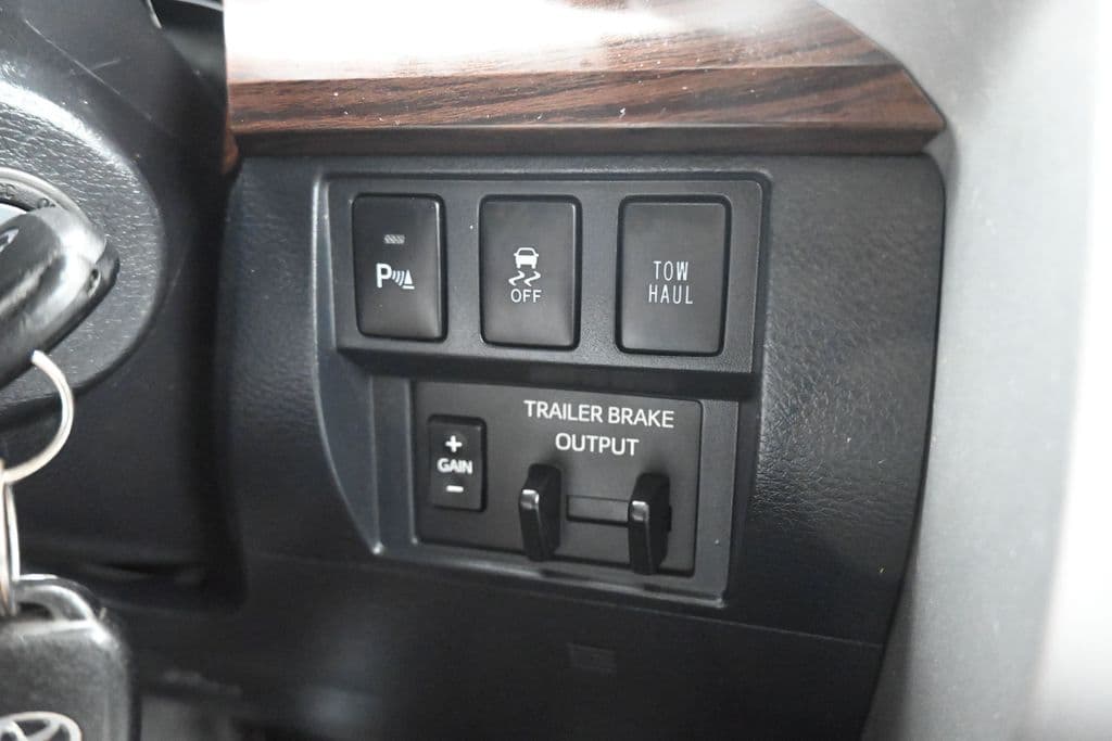 2018 Toyota Tundra Limited CrewMax, photo 27 of 64
