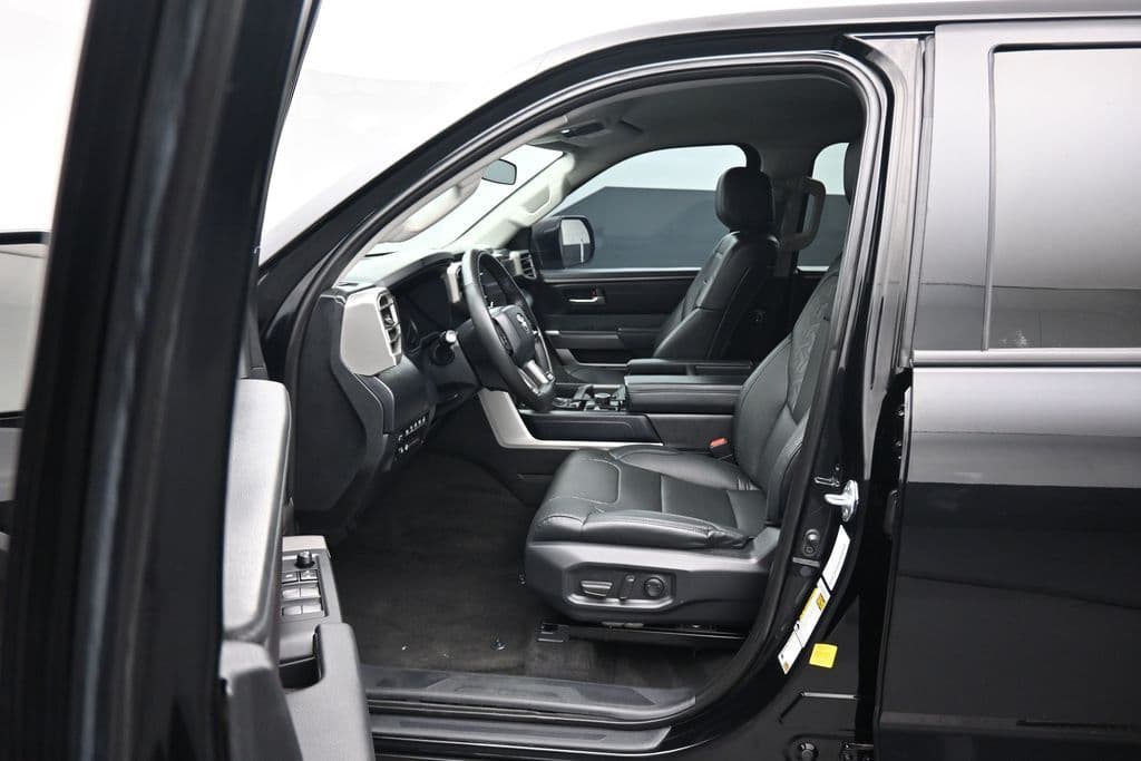 2023 Toyota Tundra SR5, photo 11 of 68