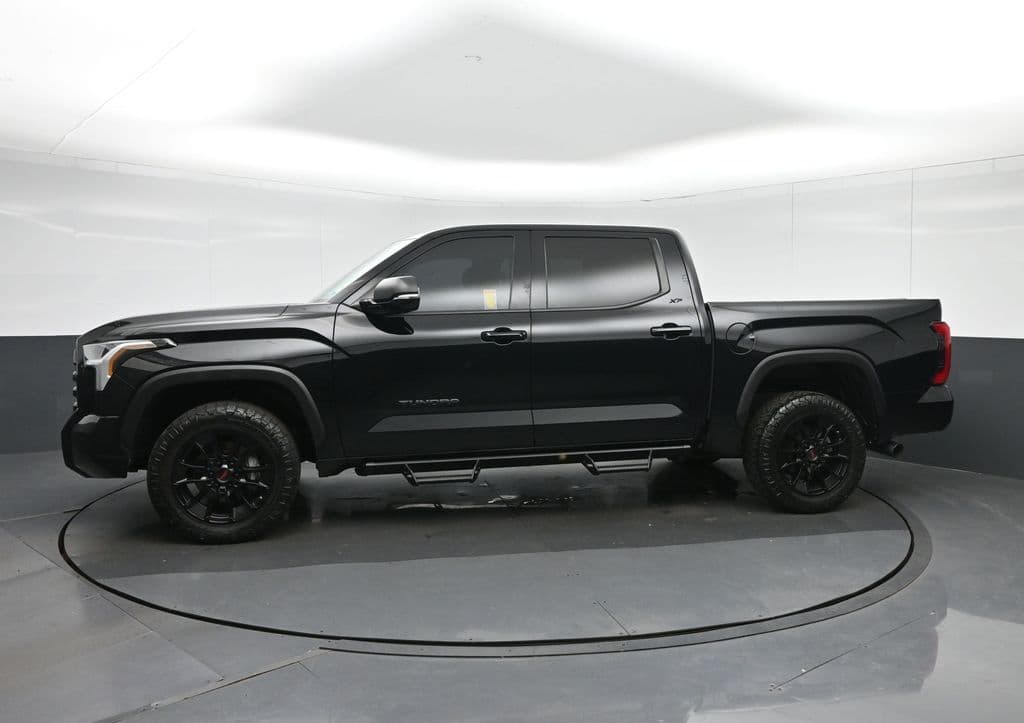 2023 Toyota Tundra SR5, photo 4 of 68