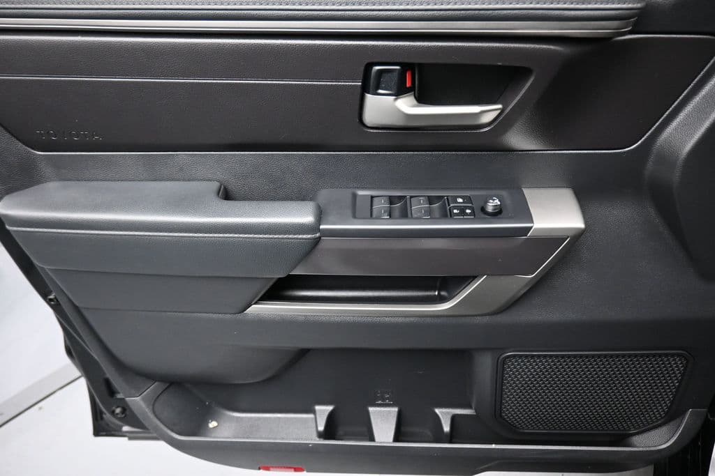 2023 Toyota Tundra SR5, photo 10 of 68