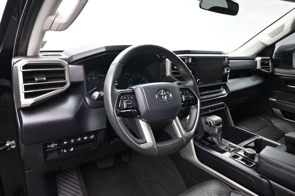 2023 Toyota Tundra SR5, photo 13 of 68