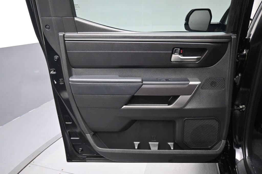 2023 Toyota Tundra SR5, photo 33 of 68