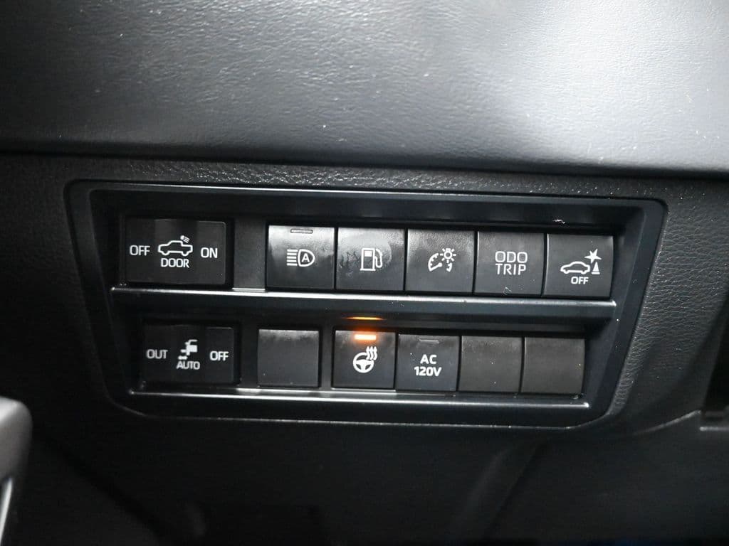 2023 Toyota Tundra Hybrid Platinum, photo 28 of 68