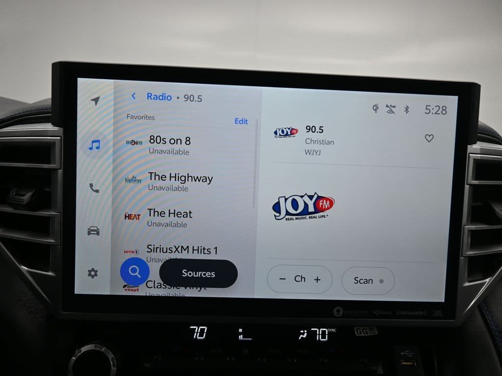 2023 Toyota Tundra Hybrid Platinum, photo 16 of 68