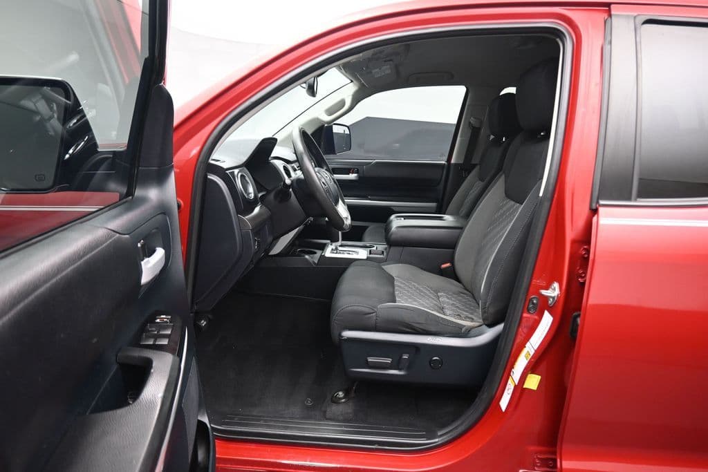 2018 Toyota Tundra SR5, photo 11 of 58