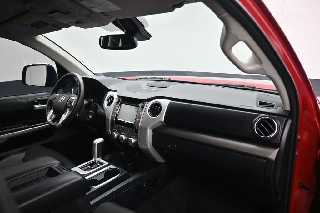 2018 Toyota Tundra SR5, photo 42 of 58