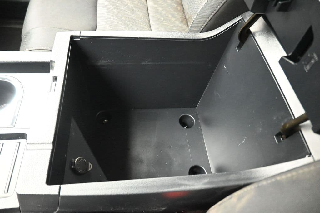 2018 Toyota Tundra SR5, photo 24 of 58