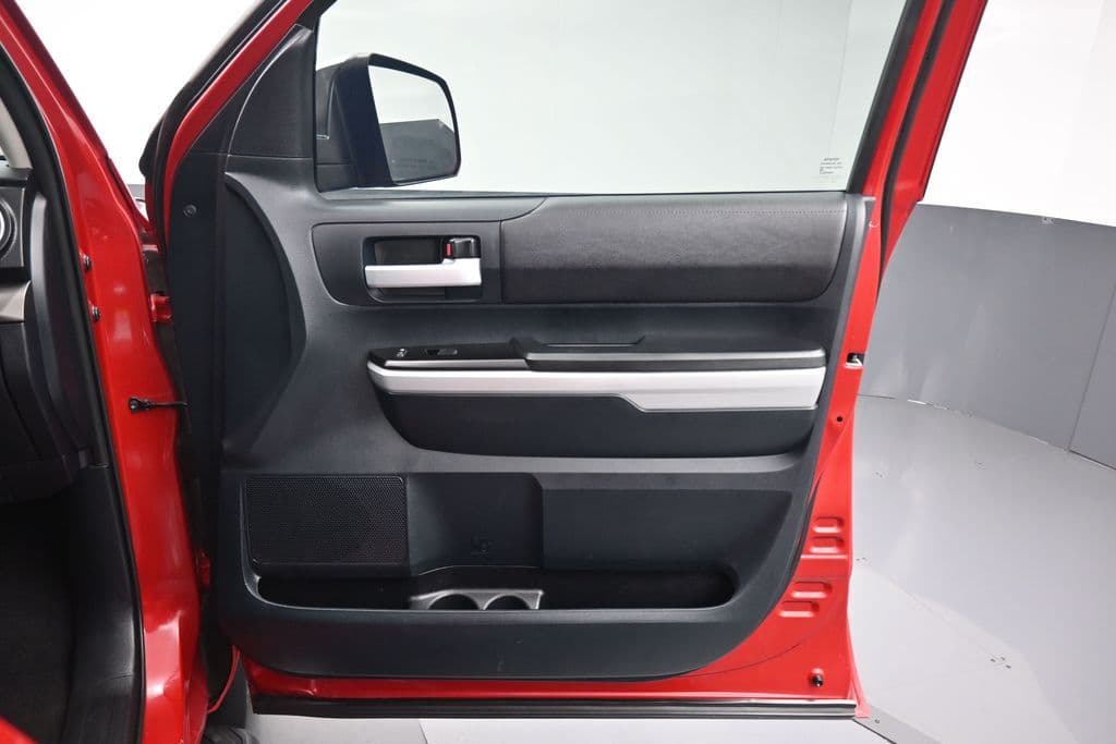 2018 Toyota Tundra SR5, photo 39 of 58