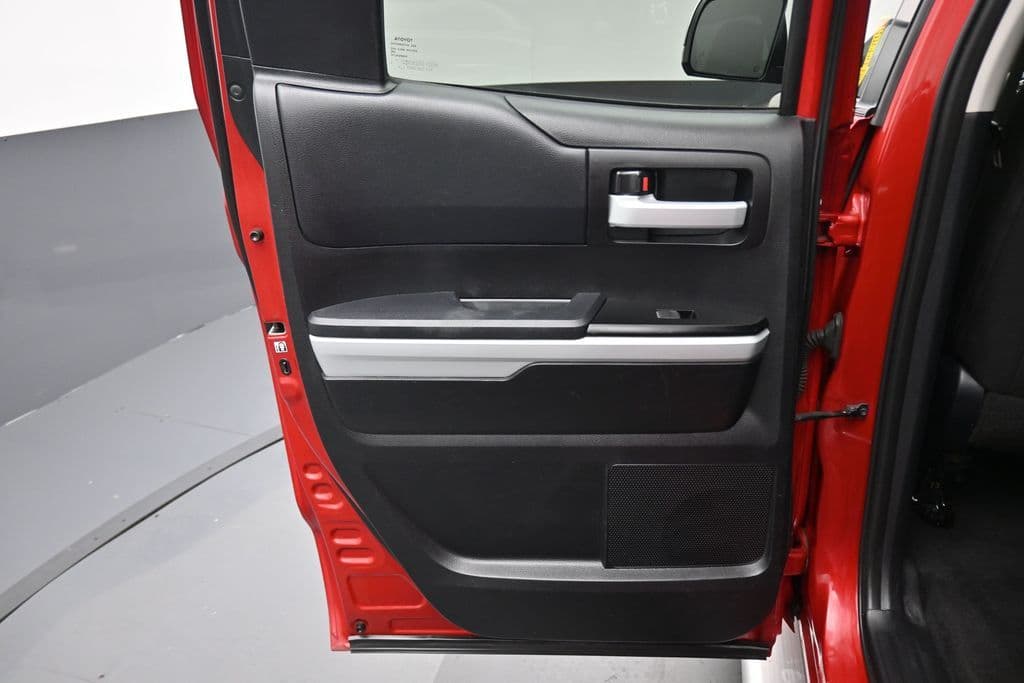 2018 Toyota Tundra SR5, photo 30 of 58
