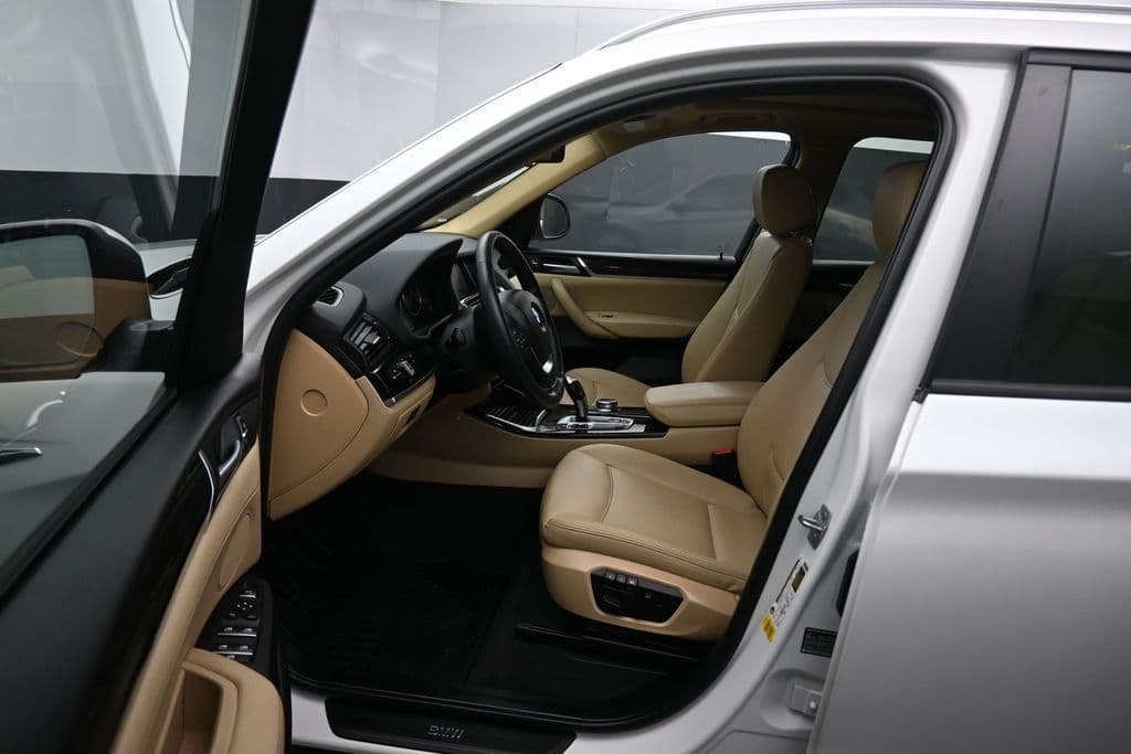 2017 BMW X3 sDrive28i, photo 11 of 59