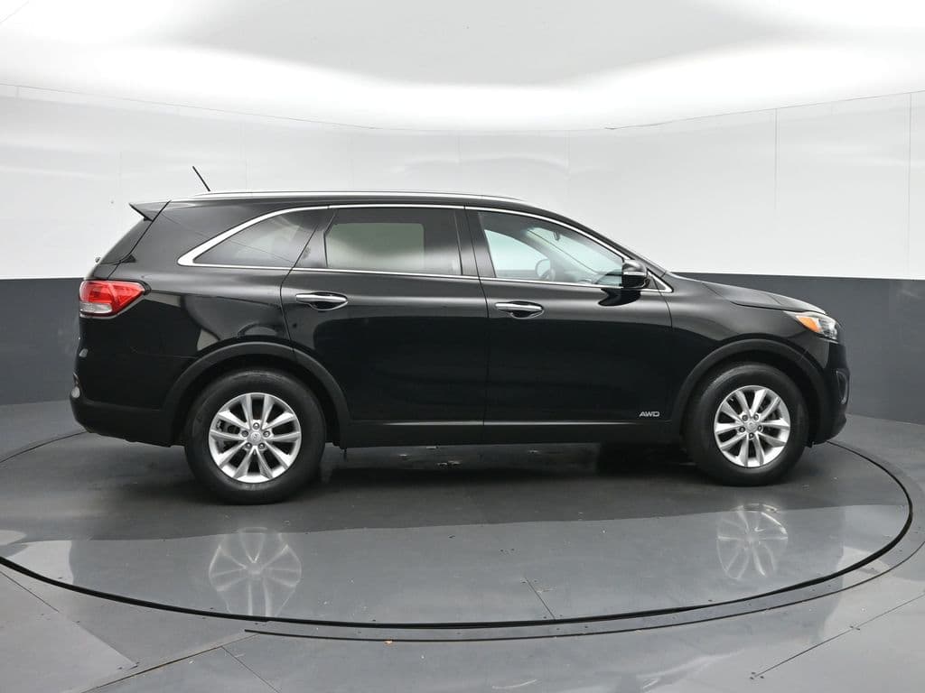 2017 Kia Sorento LX, photo 8 of 55