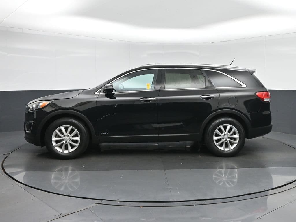 2017 Kia Sorento LX, photo 4 of 55