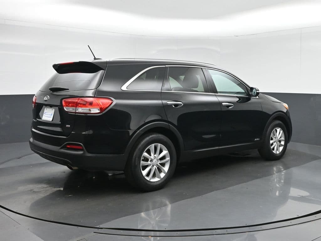 2017 Kia Sorento LX, photo 7 of 55