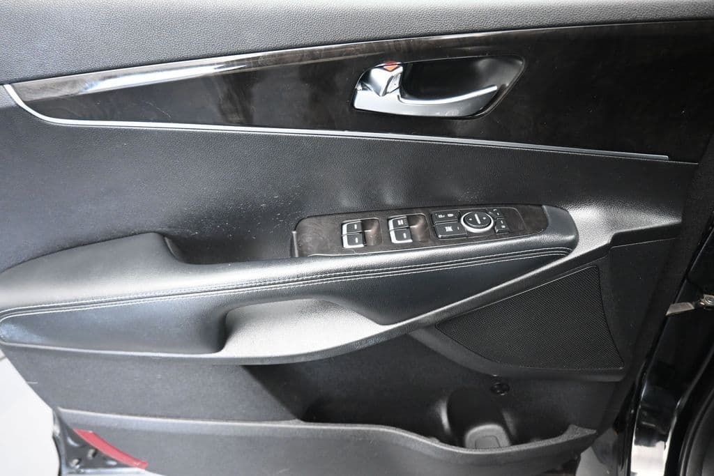 2017 Kia Sorento LX, photo 10 of 55