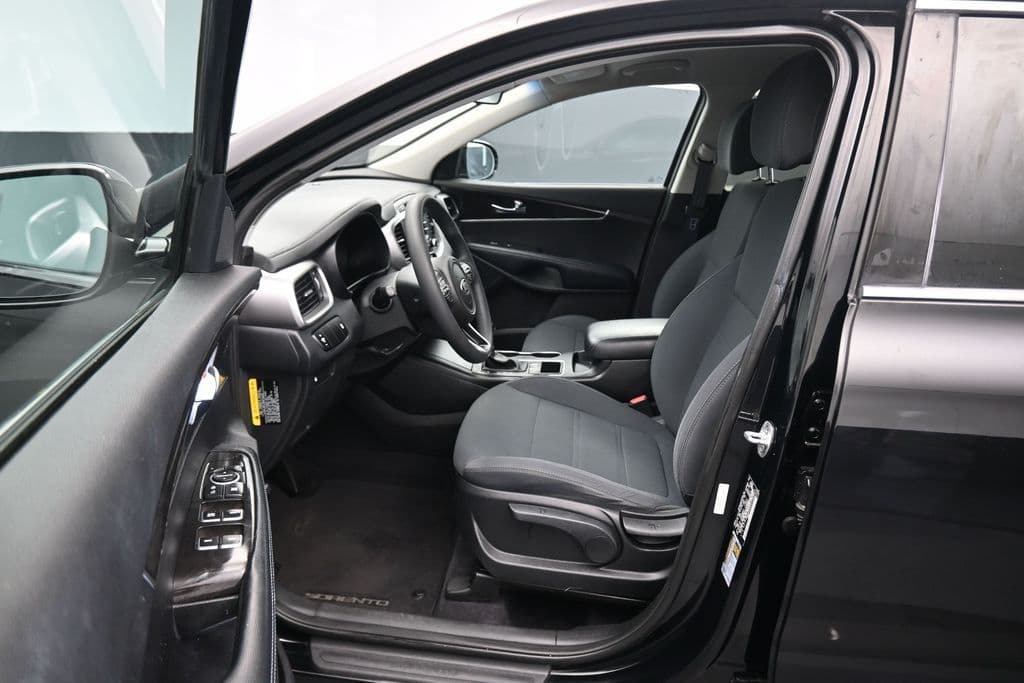 2017 Kia Sorento LX, photo 11 of 55