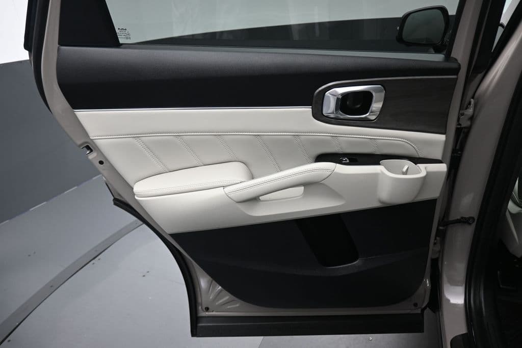 2025 Kia Sorento X-Line SX, photo 37 of 79
