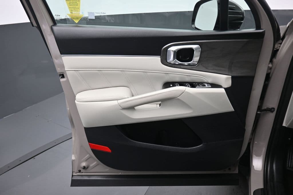 2025 Kia Sorento X-Line SX, photo 9 of 79