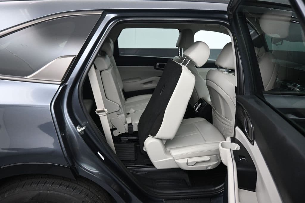 2023 Kia Sorento S, photo 48 of 73