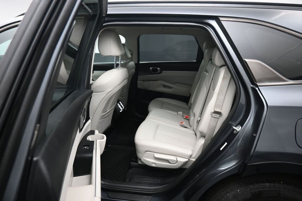 2023 Kia Sorento S, photo 33 of 73