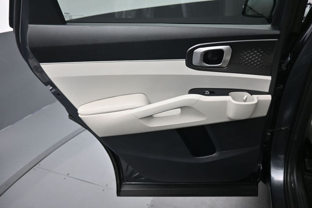 2023 Kia Sorento S, photo 31 of 73