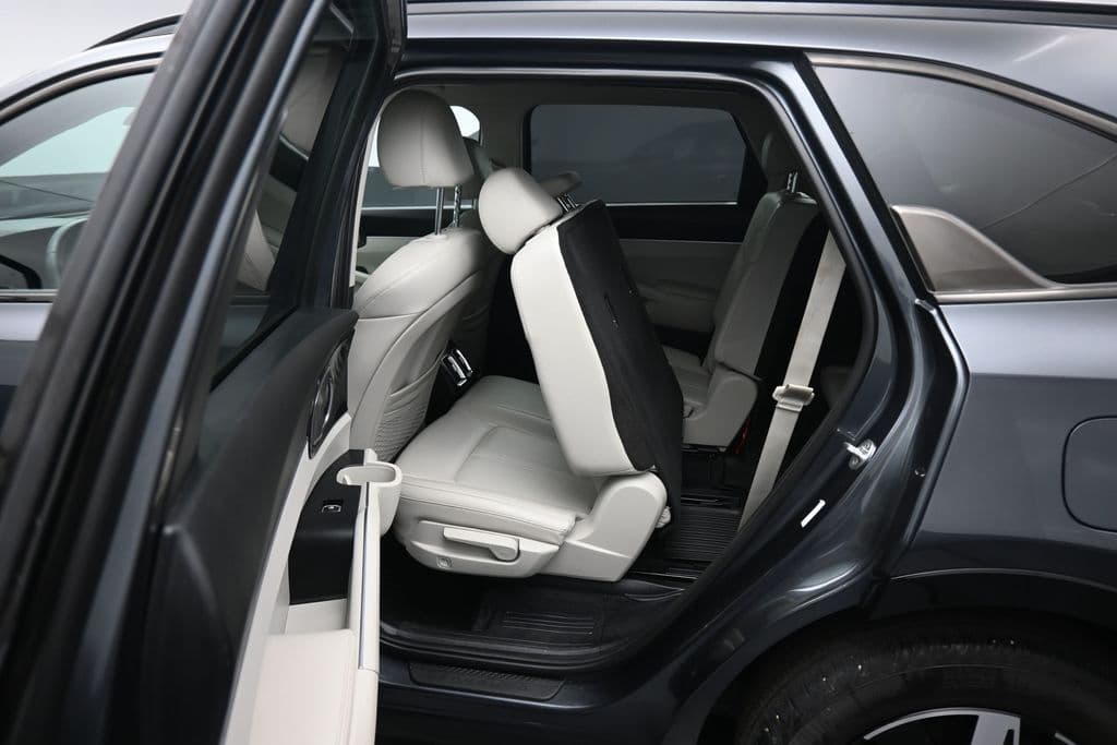 2023 Kia Sorento S, photo 38 of 73