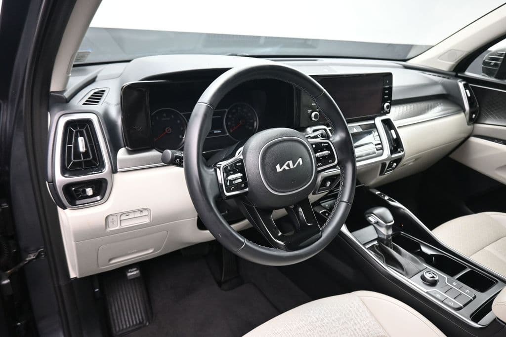 2023 Kia Sorento S, photo 13 of 73