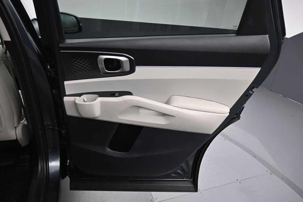 2023 Kia Sorento S, photo 43 of 73