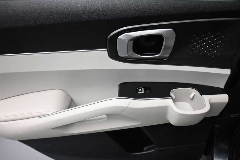 2023 Kia Sorento S, photo 32 of 73