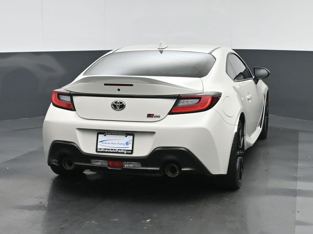 2025 Toyota GR86 Premium, photo 6 of 51