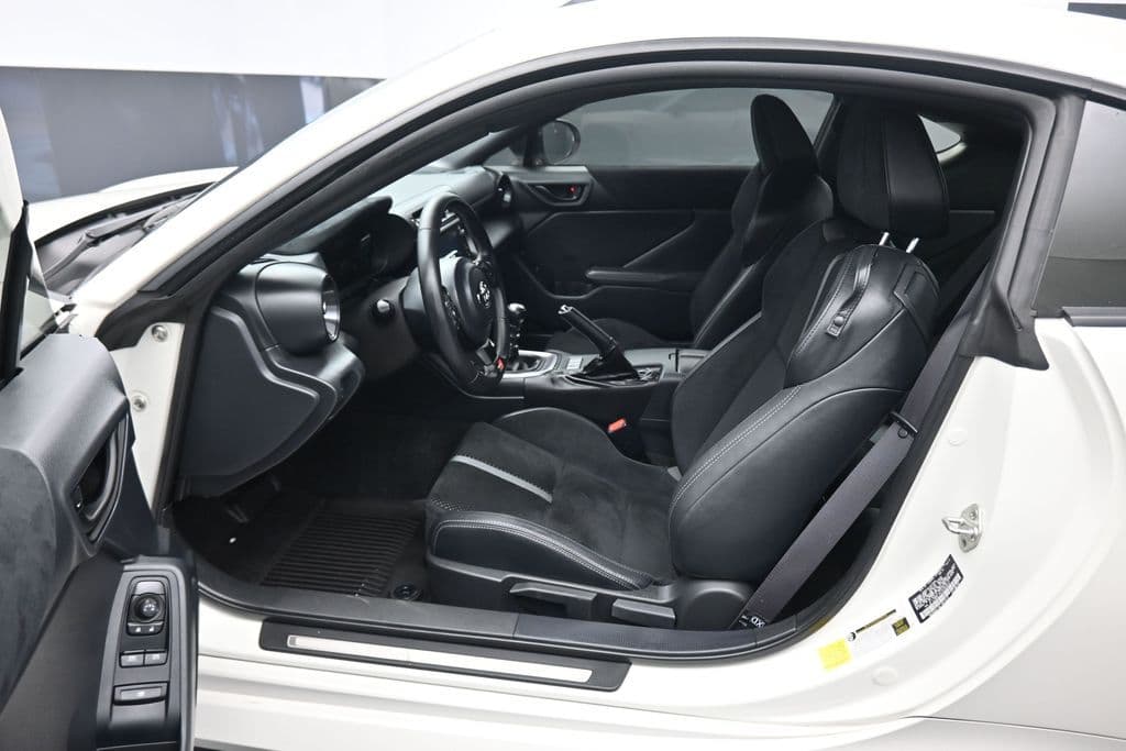 2025 Toyota GR86 Premium, photo 11 of 51
