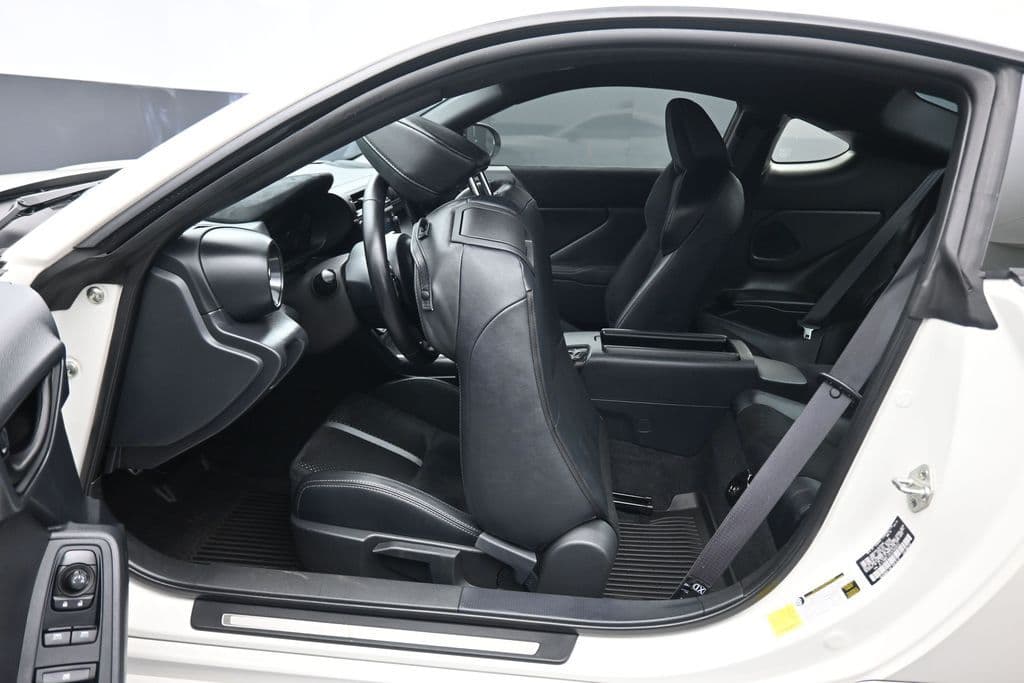 2025 Toyota GR86 Premium, photo 28 of 51