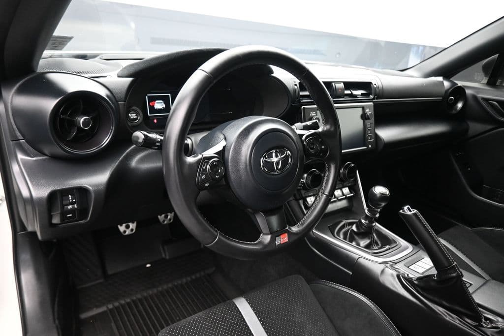 2025 Toyota GR86 Premium, photo 13 of 51