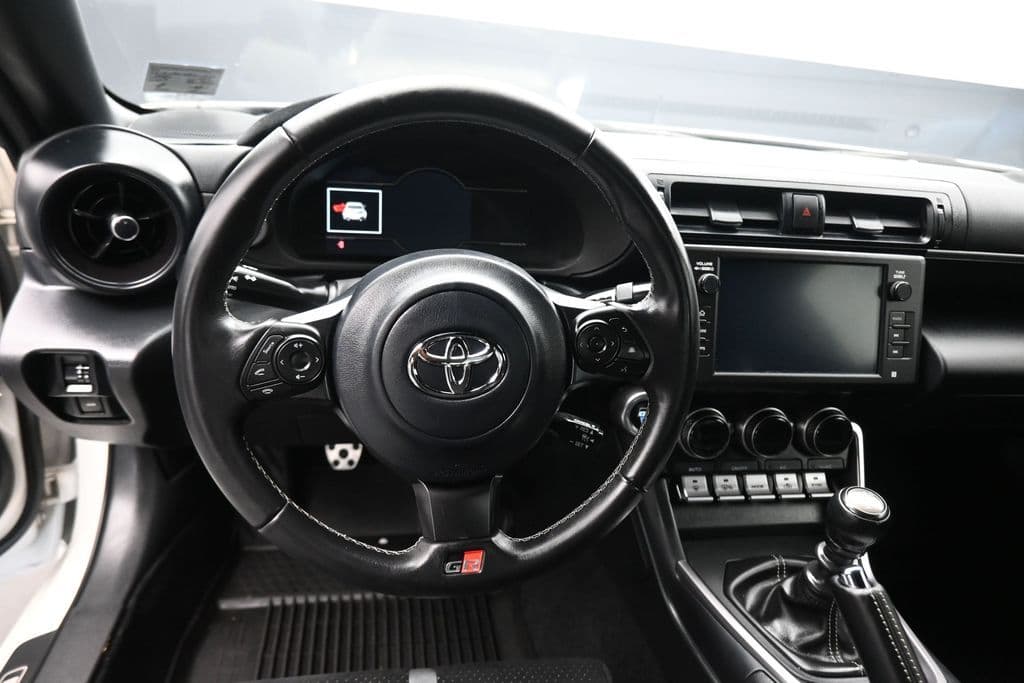 2025 Toyota GR86 Premium, photo 14 of 51