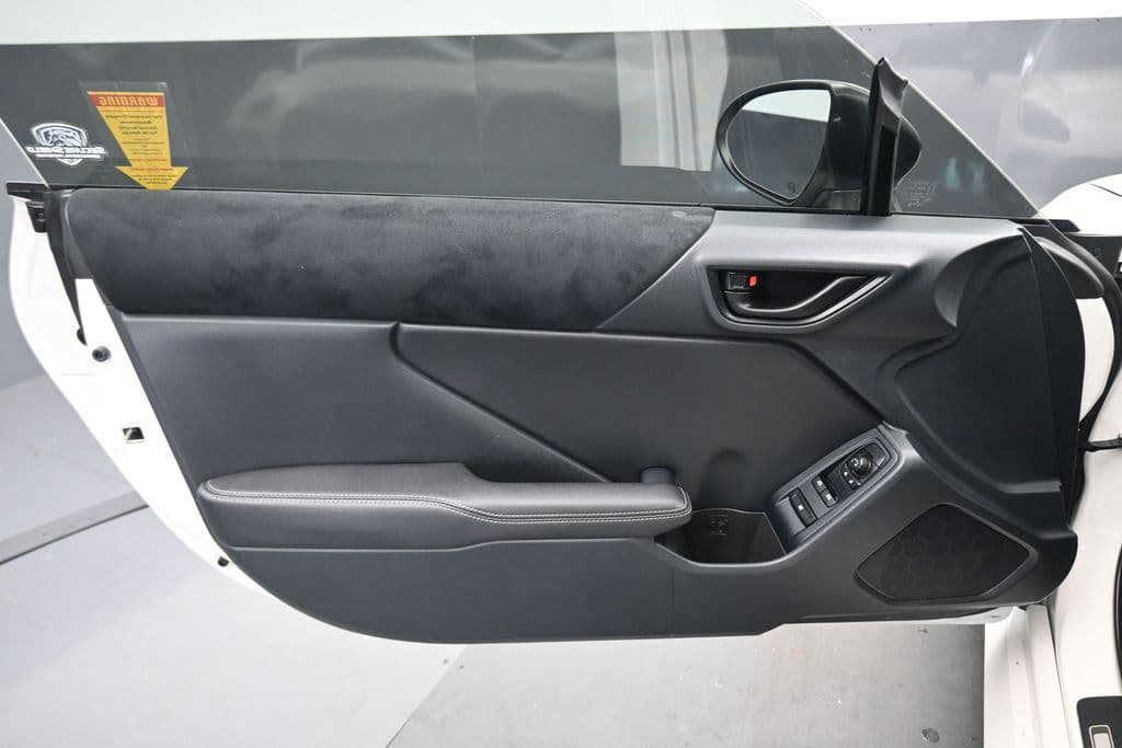 2025 Toyota GR86 Premium, photo 9 of 51