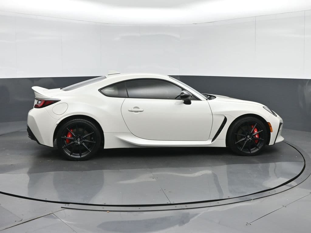 2025 Toyota GR86 Premium, photo 8 of 51