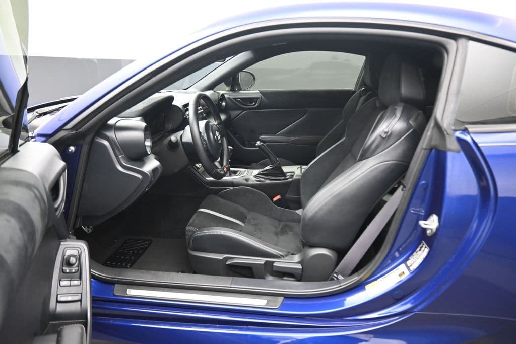 2025 Toyota GR86 Premium, photo 11 of 50
