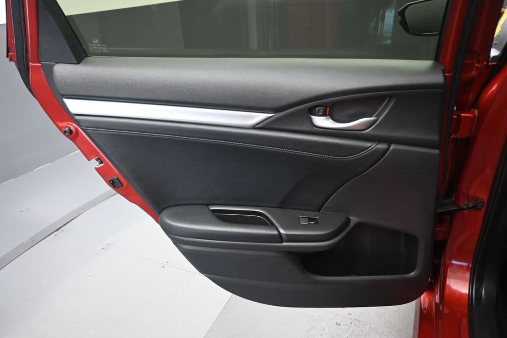 2019 Honda Civic Touring, photo 32 of 64