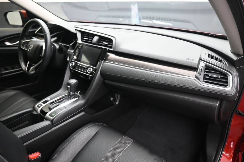 2019 Honda Civic Touring, photo 47 of 64